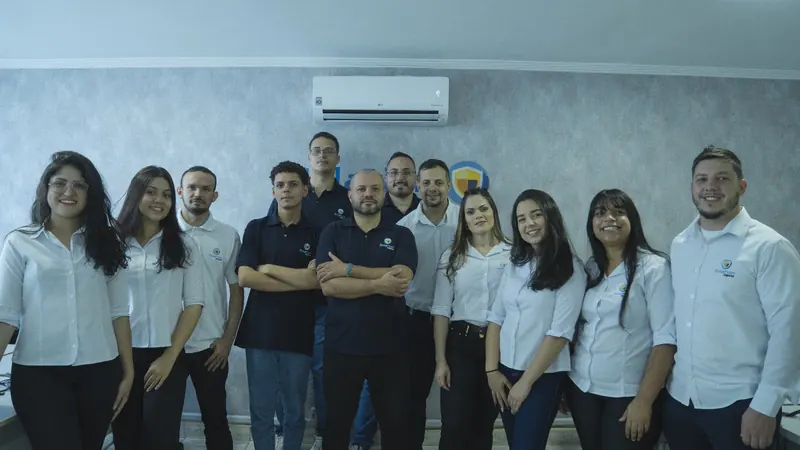 Equipe da Solatium Seguros reunida no escritório em Vila Prudente, São Paulo